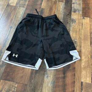 Under Armour Men's Black and Gray Camo Athletic Shorts